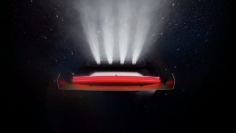 Tesla Roadster : la sportive saute au-dessus de cinq Tesla, production prévue en 2028