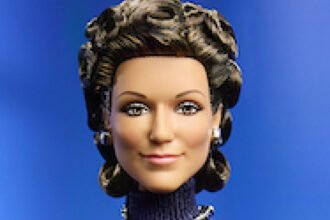 Barbie Céline Dion : Mattel sort une poupée inspirée des Oscars 1998