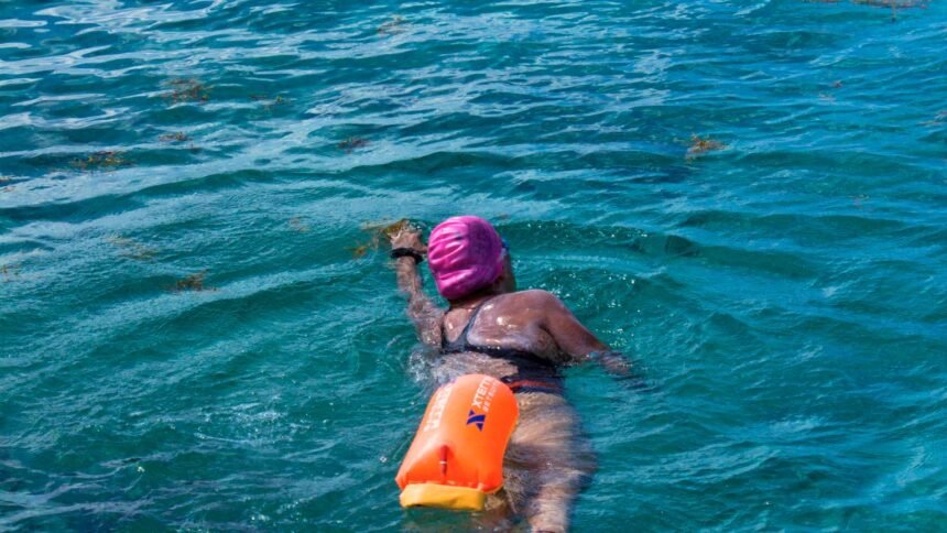 Salima bouayad agha, 67 ans, traverse la manche à la nage actualité en direct