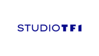 Logo STUDIO TF1 bleu sur fond blanc