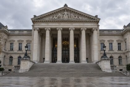 Tir de LBD à Tours : un policier mis en examen, un second témoin assisté