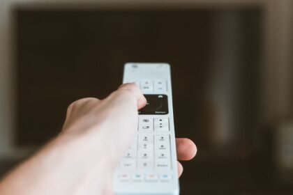 TVA Canal+ : Bercy veut la doubler, le cinéma écrit à Macron