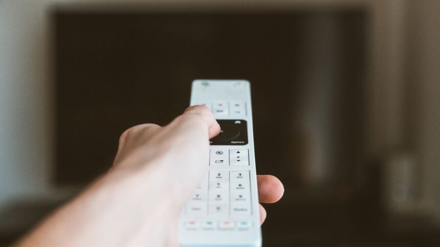 TVA Canal+ : Bercy veut la doubler, le cinéma écrit à Macron